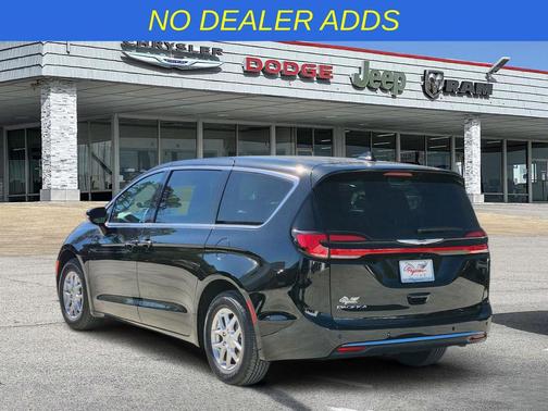 Diamond Black Crystal Pearlcoat 2026 Chrysler Pacifica L