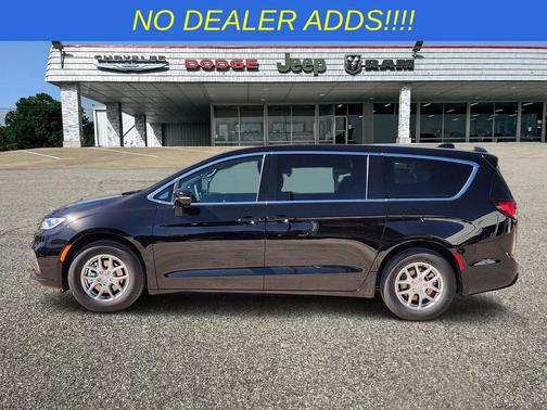 Diamond Black Crystal Pearlcoat 2026 Chrysler Pacifica L