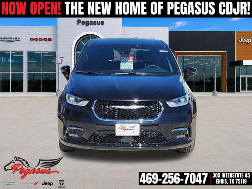Diamond Black Crystal Pearlcoat 2026 Chrysler Pacifica L