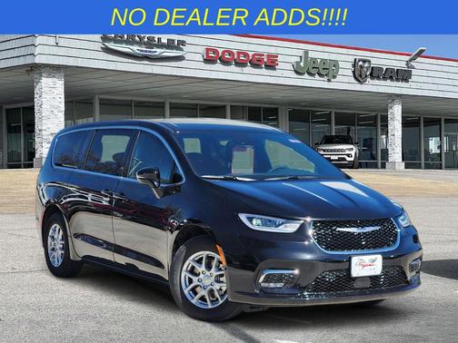 Diamond Black Crystal Pearlcoat 2026 Chrysler Pacifica L