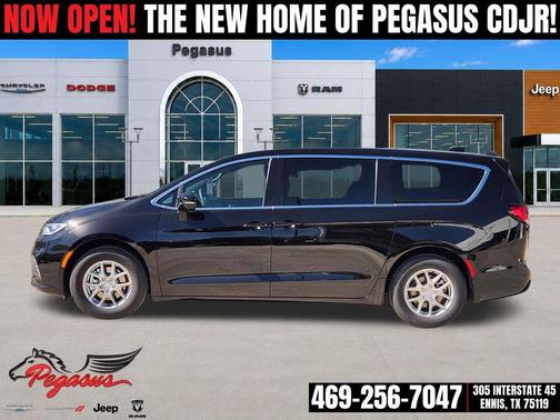 Diamond Black Crystal Pearlcoat 2026 Chrysler Pacifica L