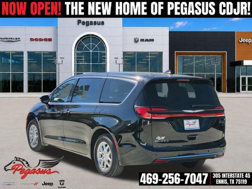 Diamond Black Crystal Pearlcoat 2026 Chrysler Pacifica L