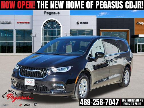 Diamond Black Crystal Pearlcoat 2026 Chrysler Pacifica L