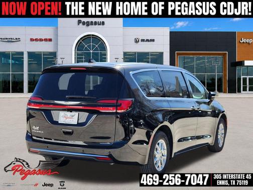 Diamond Black Crystal Pearlcoat 2026 Chrysler Pacifica L