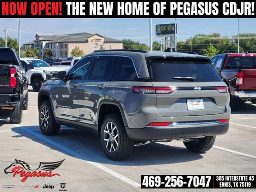 Sting-Gray Clearcoat 2027 Jeep Grand Cherokee Laredo