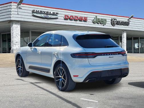 2022 Porsche Macan Base