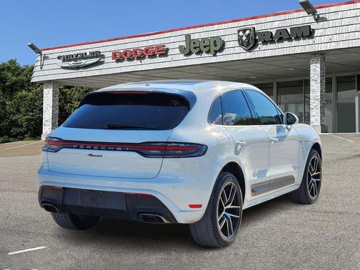 2022 Porsche Macan Base