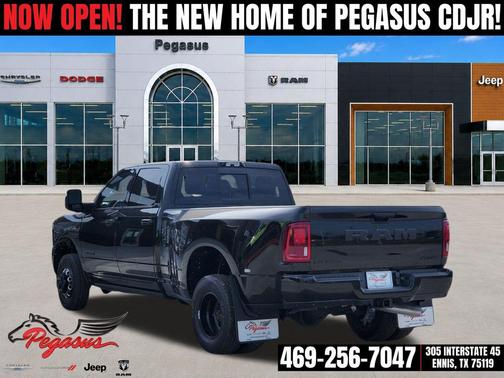 Diamond Black Crystal Pearlcoat 2026 RAM 3500 Laramie Crew Cab 4x4 8' Box