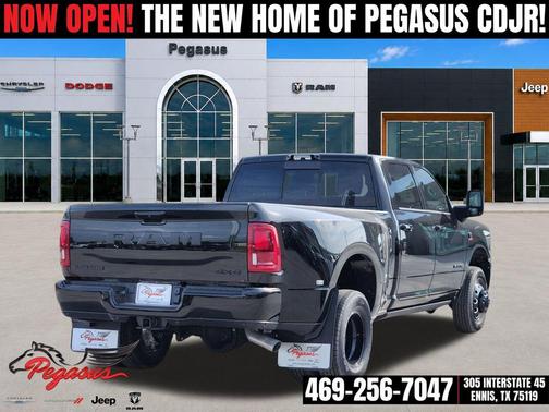 Diamond Black Crystal Pearlcoat 2026 RAM 3500 Laramie Crew Cab 4x4 8' Box