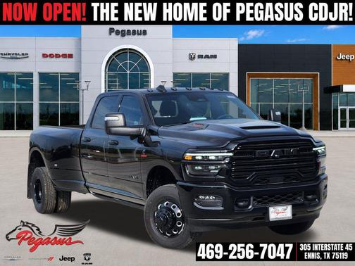 Diamond Black Crystal Pearlcoat 2026 RAM 3500 Laramie Crew Cab 4x4 8' Box