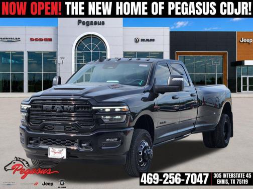 Diamond Black Crystal Pearlcoat 2026 RAM 3500 Laramie Crew Cab 4x4 8' Box