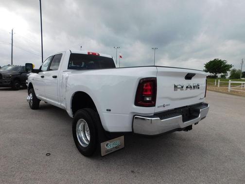 2025 RAM 3500 Lone Star Crew Cab 4x4 8' Box