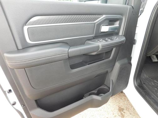 2025 RAM 3500 Lone Star Crew Cab 4x4 8' Box