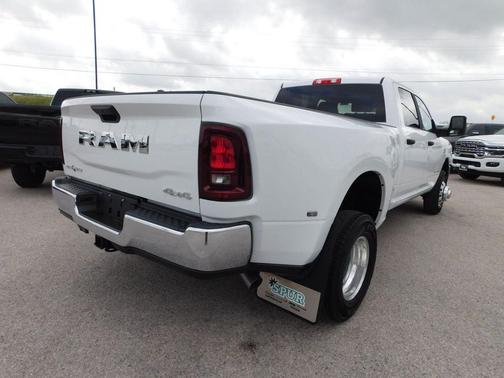 2025 RAM 3500 Lone Star Crew Cab 4x4 8' Box