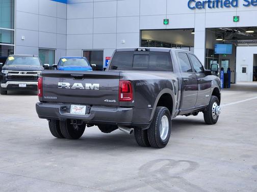 2026 RAM 3500 Laramie Crew Cab 4x4 8' Box