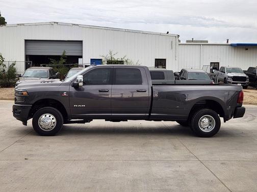 2026 RAM 3500 Laramie Crew Cab 4x4 8' Box