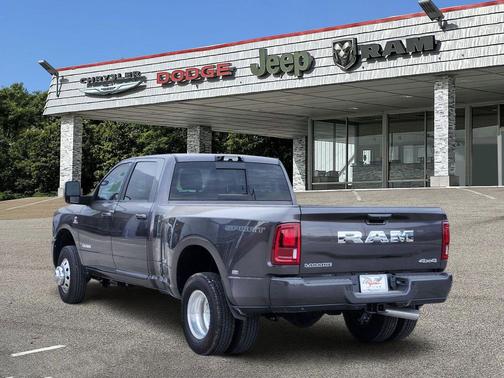 2026 RAM 3500 Laramie Crew Cab 4x4 8' Box