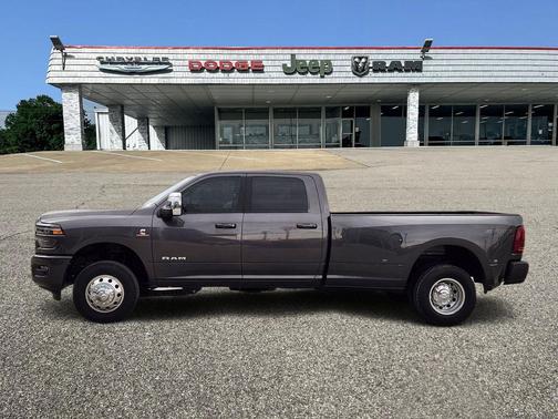 2026 RAM 3500 Laramie Crew Cab 4x4 8' Box