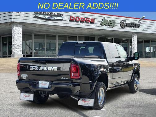 Diamond Black Crystal Pearlcoat 2026 RAM 1500 Longhorn