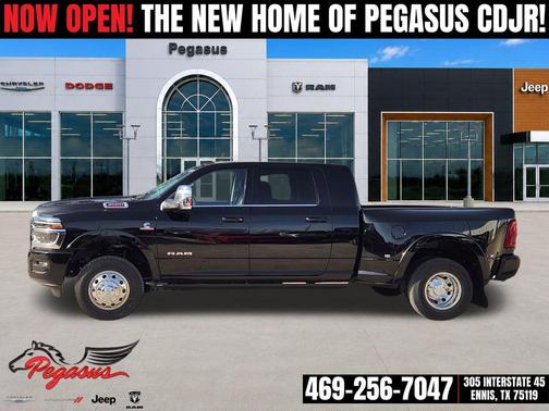 Diamond Black Crystal Pearlcoat 2026 RAM 1500 Longhorn