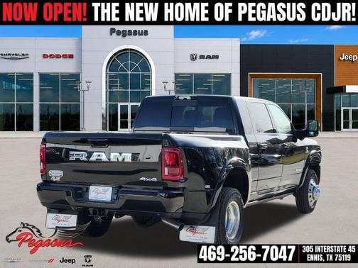 Diamond Black Crystal Pearlcoat 2026 RAM 1500 Longhorn