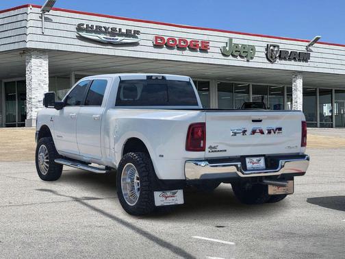 2025 RAM 3500 Laramie Crew Cab 4x4 8' Box