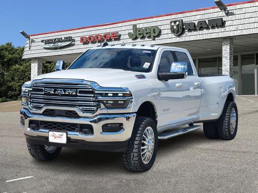 2025 RAM 3500 Laramie Crew Cab 4x4 8' Box