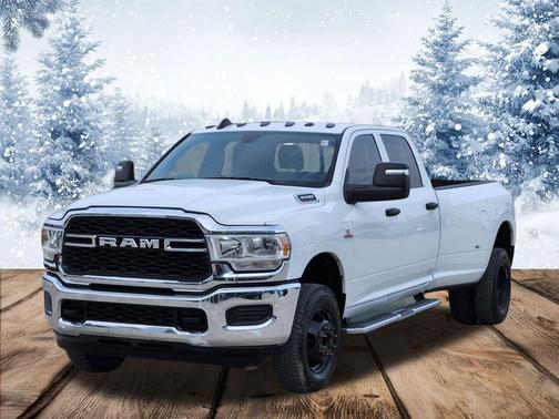 2024 RAM 3500 Tradesman Crew Cab 4x4 8' Box