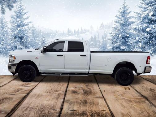 2024 RAM 3500 Tradesman Crew Cab 4x4 8' Box