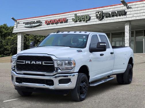 2024 RAM 3500 Tradesman Crew Cab 4x4 8' Box