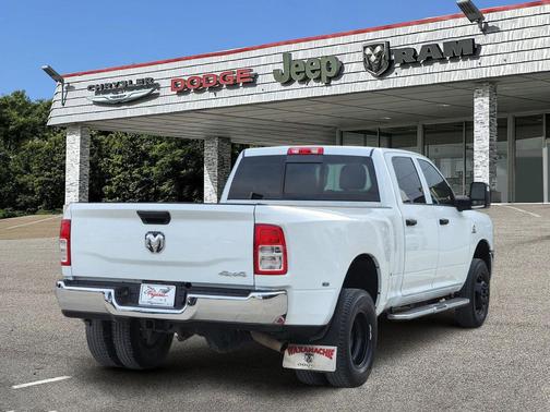 2024 RAM 3500 Tradesman Crew Cab 4x4 8' Box