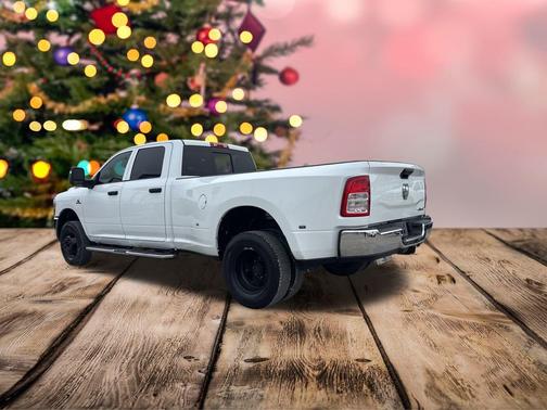 2024 RAM 3500 Tradesman Crew Cab 4x4 8' Box