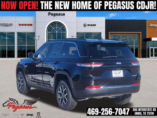 High Gloss Black 2027 Jeep Grand Cherokee Laredo
