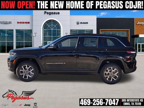 High Gloss Black 2027 Jeep Grand Cherokee Laredo