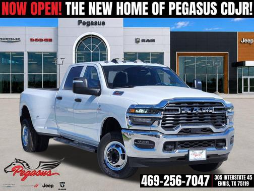 Bright White Clearcoat 2026 RAM 3500 Tradesman Crew Cab 4x4 8' Box