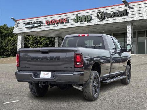 2025 RAM 3500 Lone Star Crew Cab 4x4 8' Box