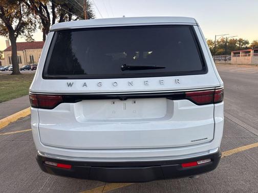 2022 Jeep Wagoneer Series II 4x2