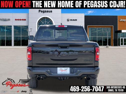 Diamond Black Crystal Pearlcoat 2026 RAM 1500 Express