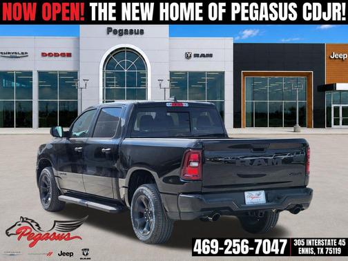 Diamond Black Crystal Pearlcoat 2026 RAM 1500 Express