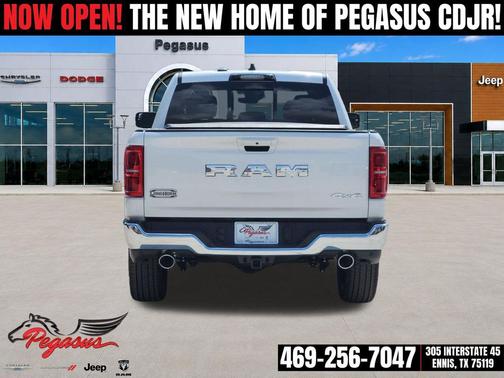 Ivory White Tri-Coat Pearlcoat 2026 RAM 1500 Longhorn