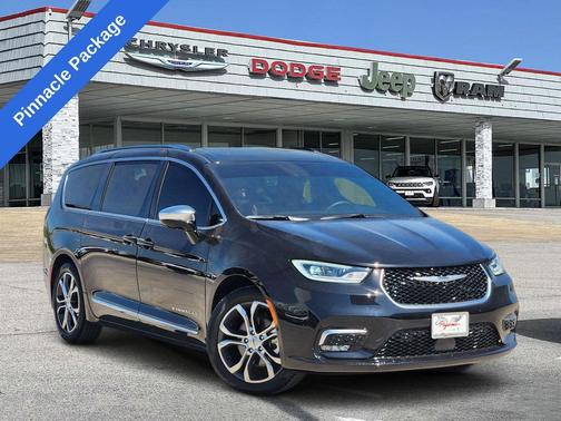 Diamond Black Crystal Pearlcoat 2025 Chrysler Pacifica L