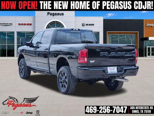 Diamond Black Crystal Pearlcoat 2026 RAM 2500 Laramie Crew Cab 4x4 6'4' Box
