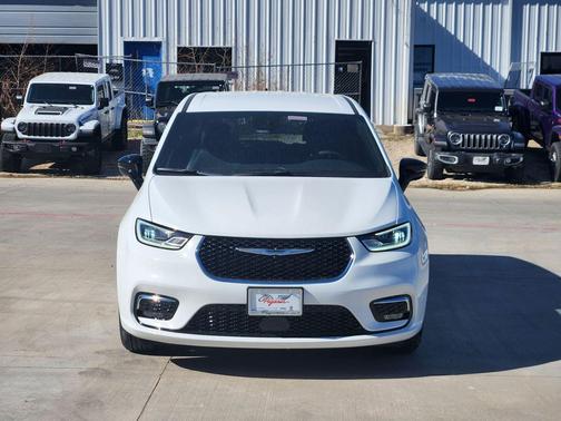 2026 Chrysler Pacifica L