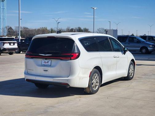 2026 Chrysler Pacifica L