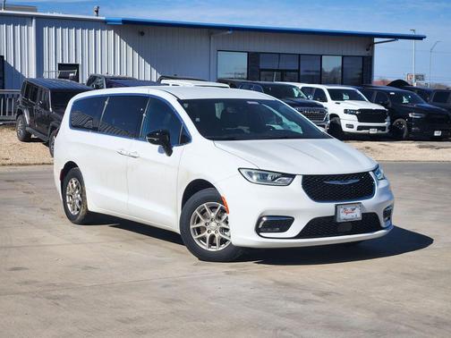 2026 Chrysler Pacifica L