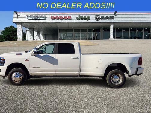 Bright White Clearcoat 2026 RAM 3500 Laramie Crew Cab 4x4 8' Box