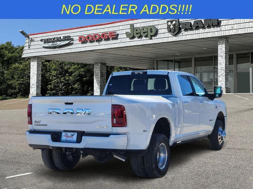 Bright White Clearcoat 2026 RAM 3500 Laramie Crew Cab 4x4 8' Box