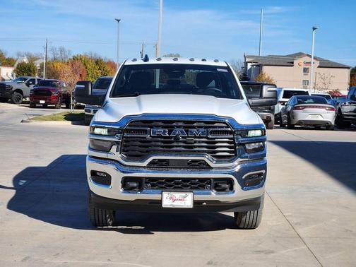 2026 RAM 2500 Tradesman Crew Cab 4x4 8' Box