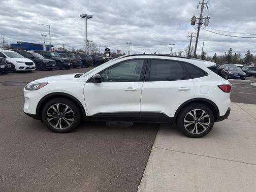 STAR WHITE METALLIC TRI-COA 2022 Ford Escape SE