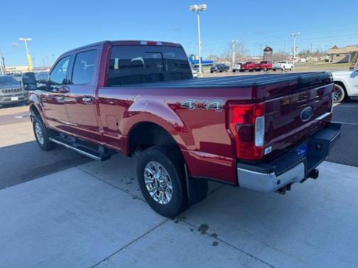 RUBY RED METALLIC 2019 Ford F-250 LARIAT
